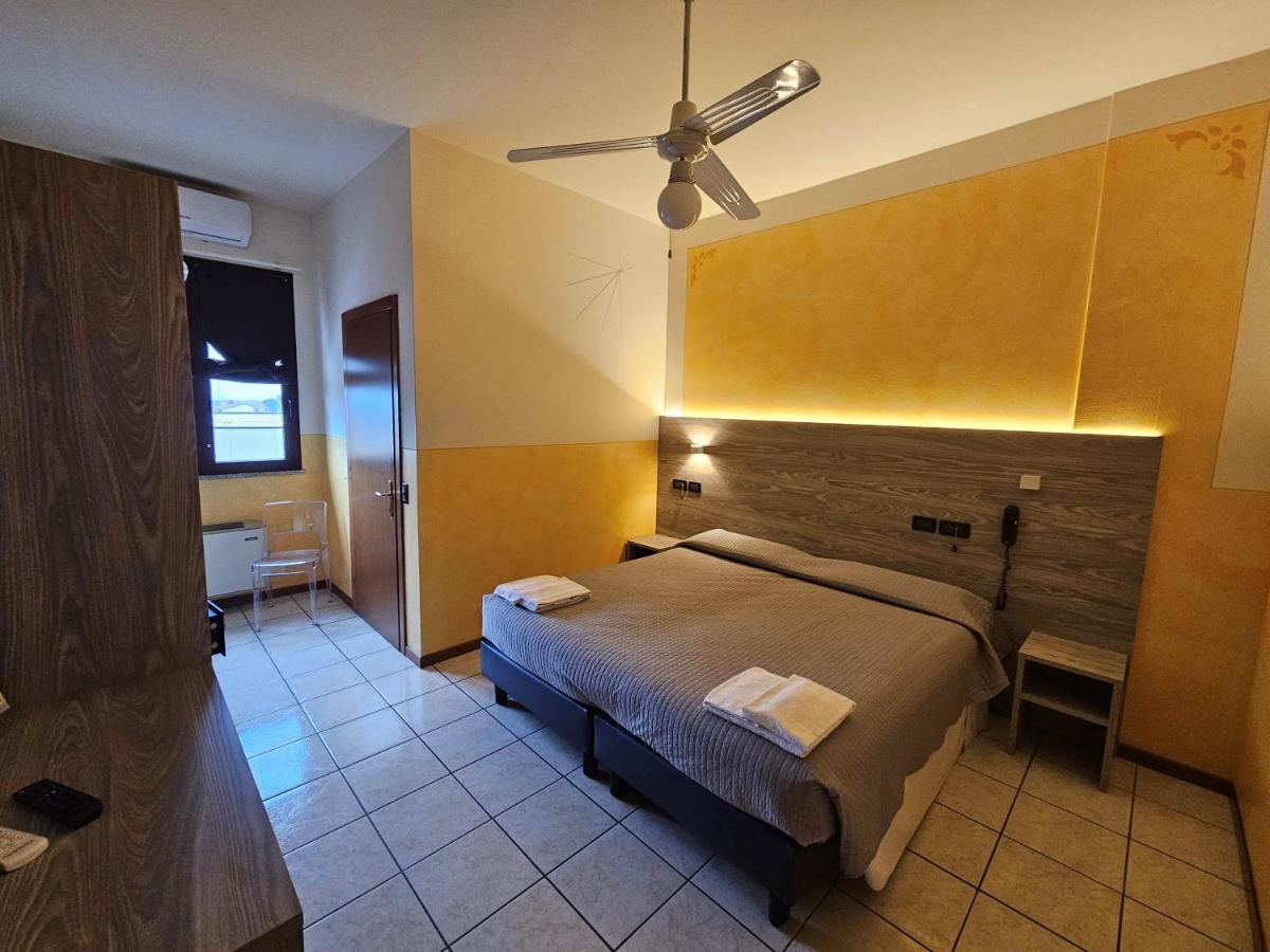 Hotel Euro Кастеньато Экстерьер фото