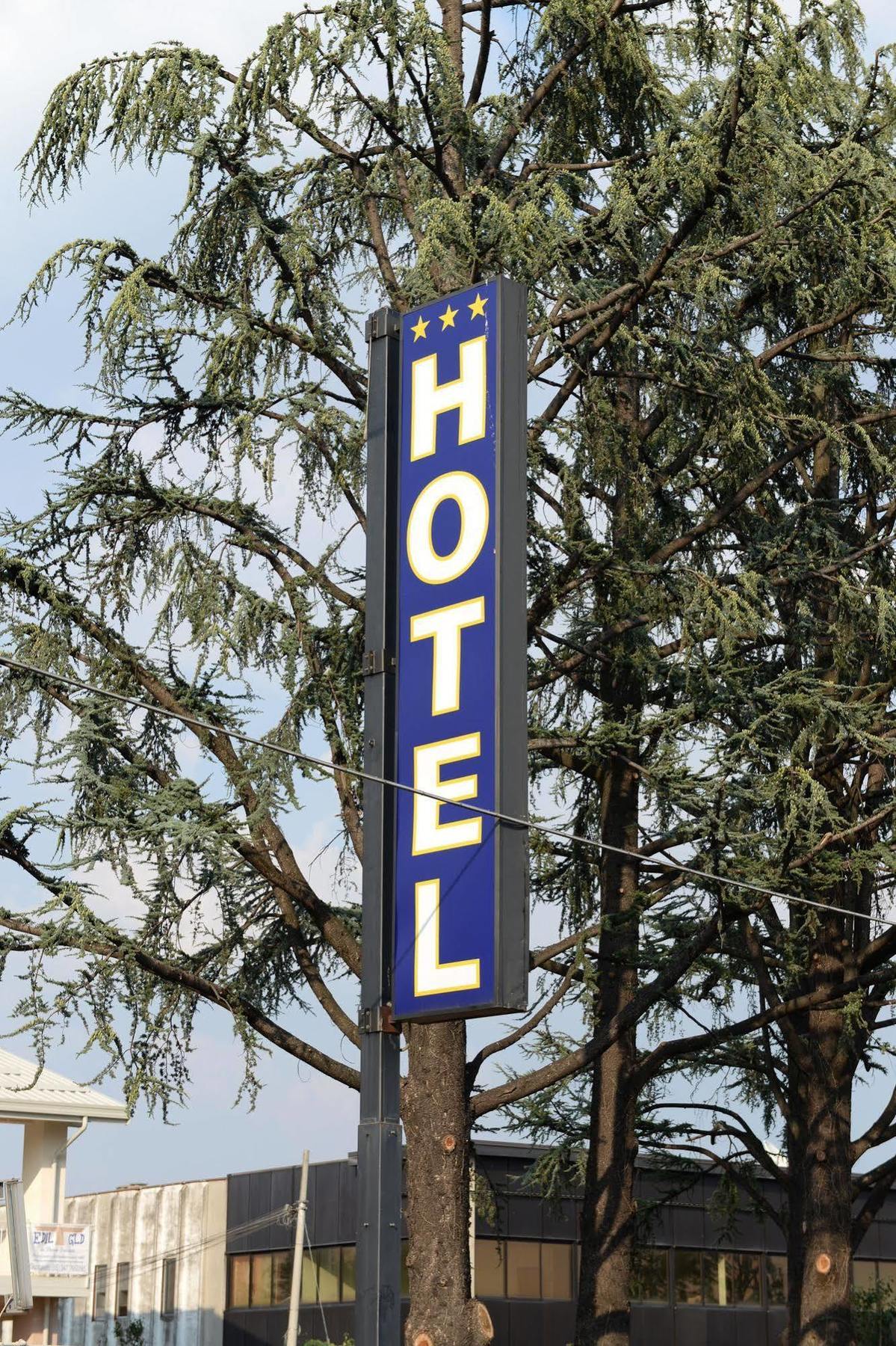 Hotel Euro Кастеньато Экстерьер фото